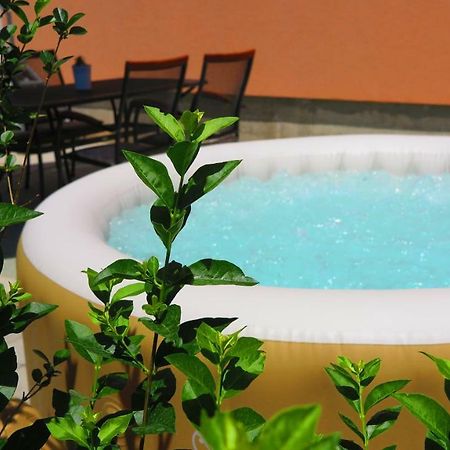 Apartment Gamma With Hydromassage Mini Pool Near Split Žrnovnica Exterior foto