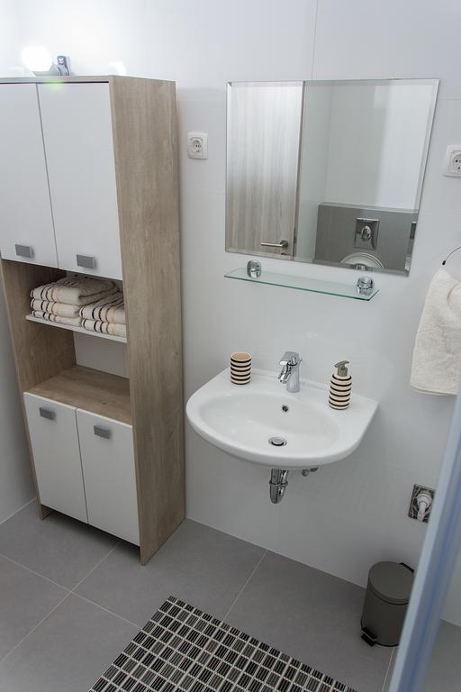 Apartment Gamma With Hydromassage Mini Pool Near Split Žrnovnica Exterior foto